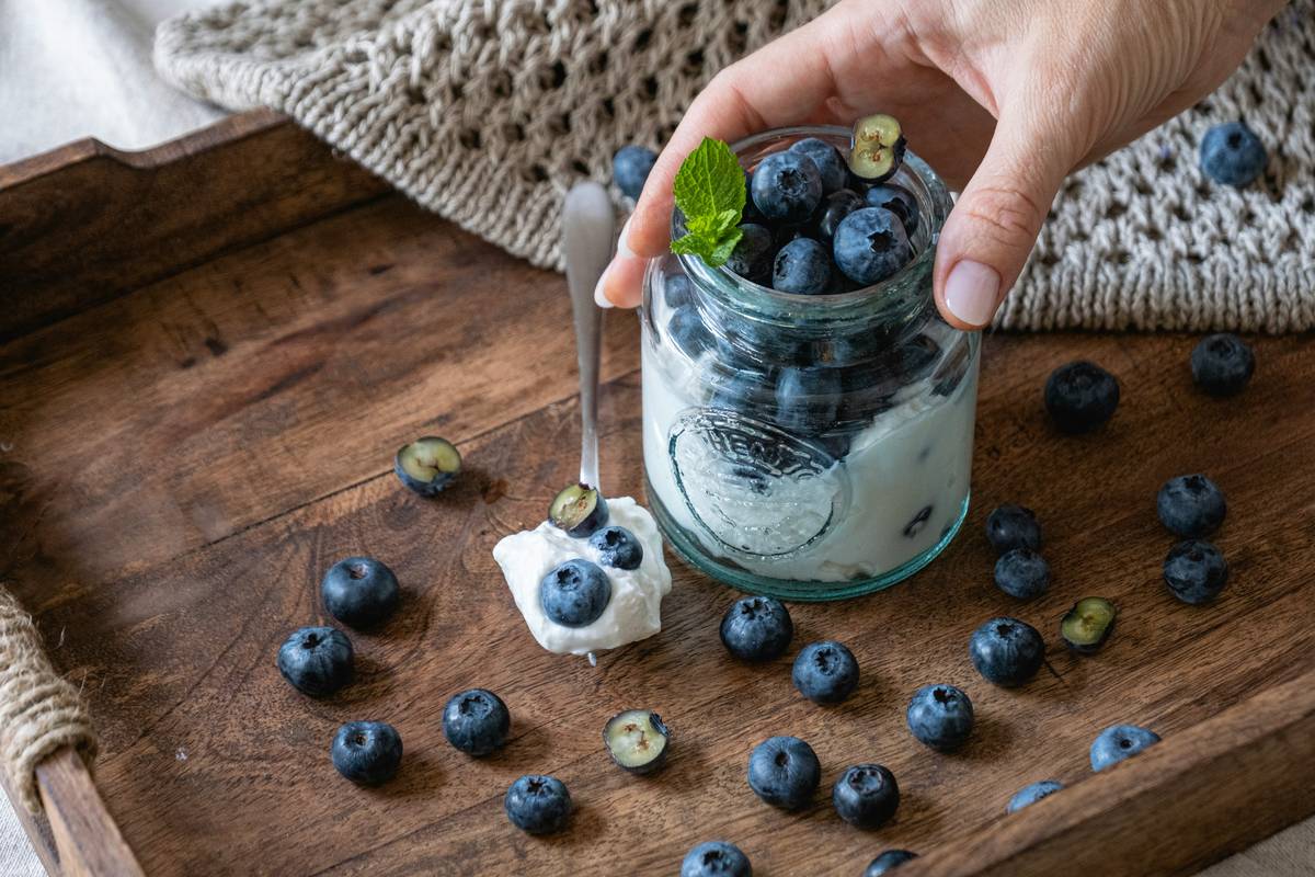 healthy desserts to make: chocolate avocado pudding in glass jars with mint garnish